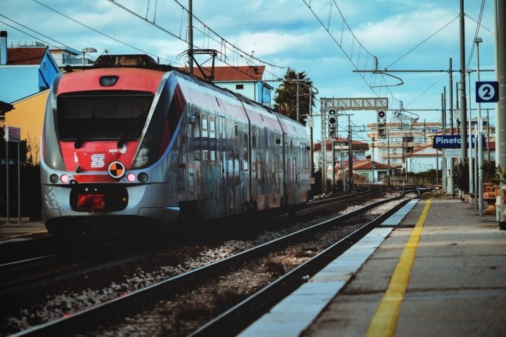 O Trem Intercidades, que está em fase de implantação, tem tudo para quebrar esse recorde. O projeto prevê a operação de trens com velocidade máxima de 140 km/h, ligando São Paulo a Campinas em apenas uma hora.