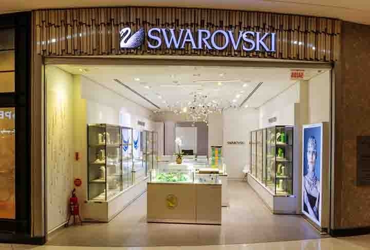 Com uma rede global de boutiques, a marca conseguiu estabelecer uma presença marcante em cidades importantes e destinos de luxo. Reprodução: Flipar