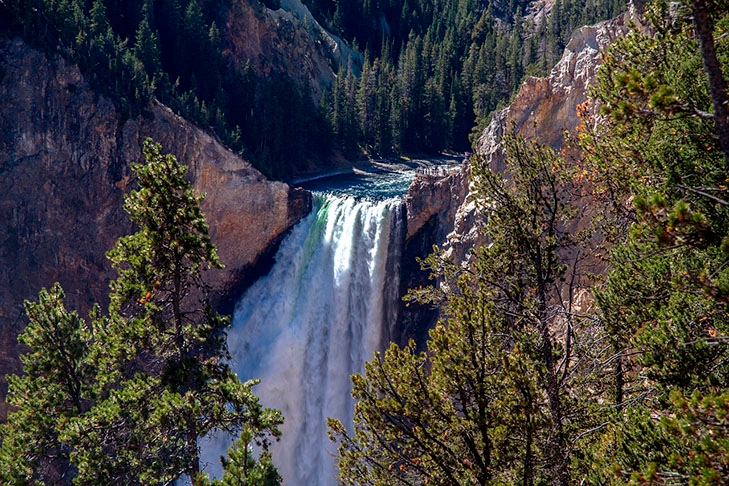 Cataratas de Yellowstone - Ficam em Wyoming, nos Estados Unidos.  Reprodução: Flipar