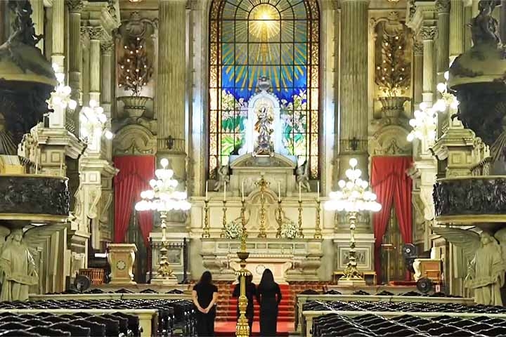 Tombada pelo Instituto do Patrimônio Histórico e Artístico Nacional (Iphan), a Igreja da Candelária possui em seu acervo obras de artistas importantes da época, como os murais de João Zeferino da Costa e vitrais alemães e púlpitos em estilo art nouveau de Rodolfo do Couto. 

 Reprodução: Flipar