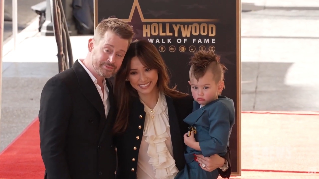 Culkin afirmou que pretende manter essa ilusão pelo maior tempo possível, considerando a idade dos filhos. Dakota nasceu em 2021, e Carson em 2022.
 Reprodução: Flipar