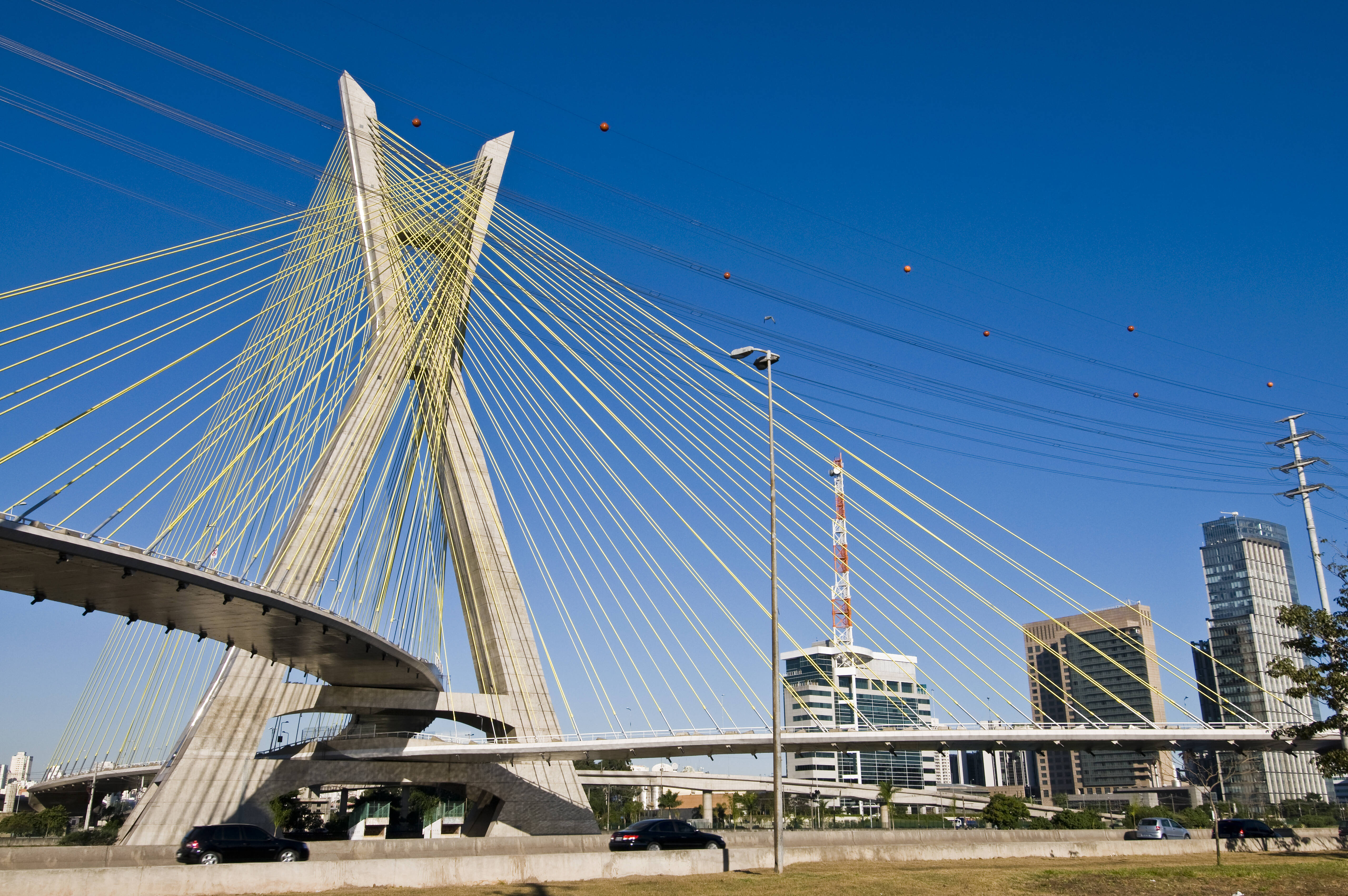 Ponte Estaiada é o mais recente cartão-postal de São Paulo