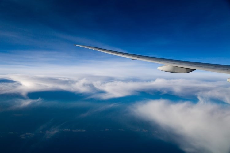 Os pesquisadores relataram que as áreas com maiores aumentos na turbulência incluem as rotas de voo nos Estados Unidos e no Atlântico Norte. Reprodução: Flipar