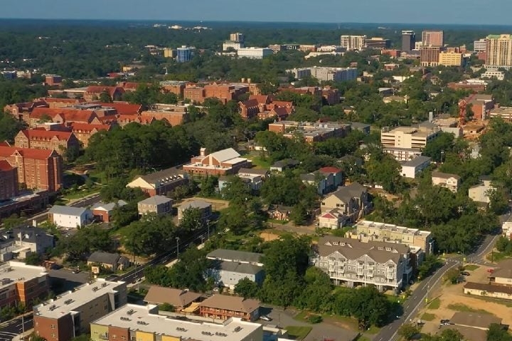 Wilson foi criado em Tallahassee, também na Flórida. De acordo com a Newsweek, ele frequentou uma escola local durante todo o ensino fundamental e, posteriormente, cursou o ensino médio na Lawton Chiles High School.  Reprodução: Flipar