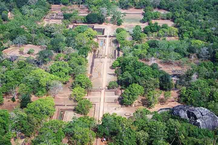 Atualmente, o que resta desse reino parece ter sido completamente absorvido pela natureza, como se a selva tivesse reivindicado seu espaço. Reprodução: Flipar