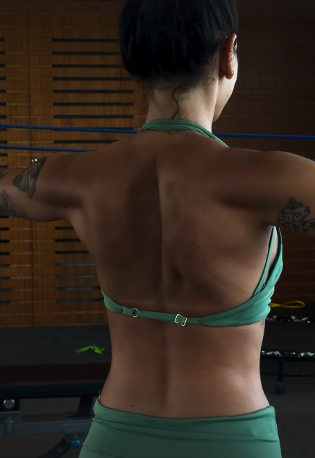 Ana Castela exibe abdômen definido em treino funcional intenso. Foto: Instagram