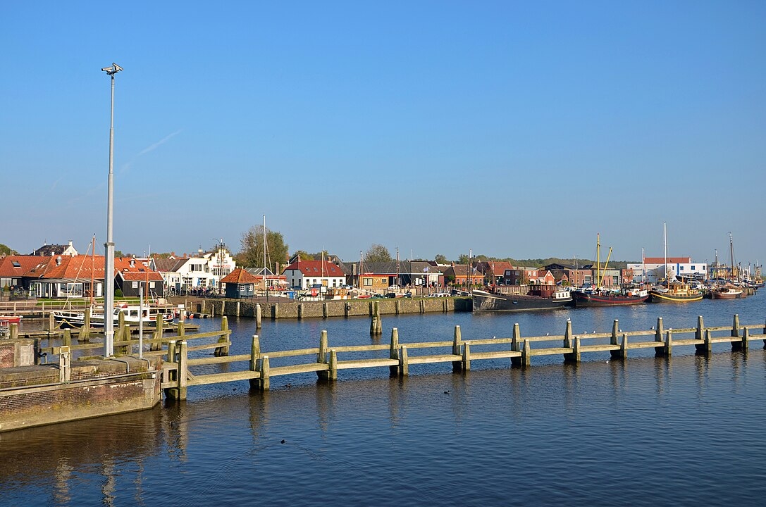 Zoutkamp, Países Baixos: Uma vila no norte da Holanda com aproximadamente 500 habitantes, Zoutkamp se encontra cerca de 3 metros abaixo do nível do mar. É uma área agrícola protegida por diques e conhecida por seus canais.
 Reprodução: Flipar