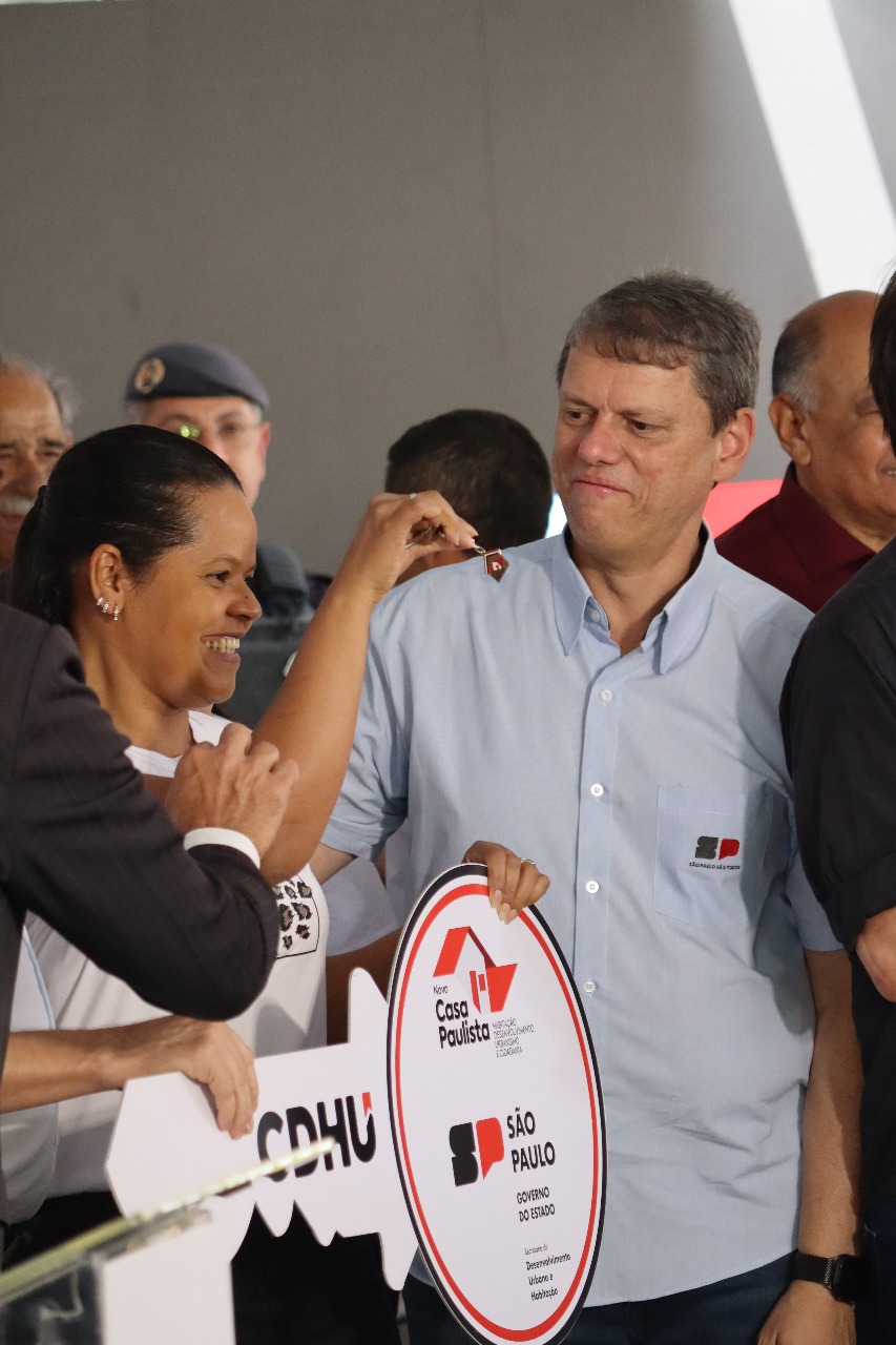 Tarcísio participa da entrega de mais de 550 moradias em SPTarcísio participa da entrega de mais de 550 moradias em SP. Foto: Reprodução/Gabriel Barros - Portal iG