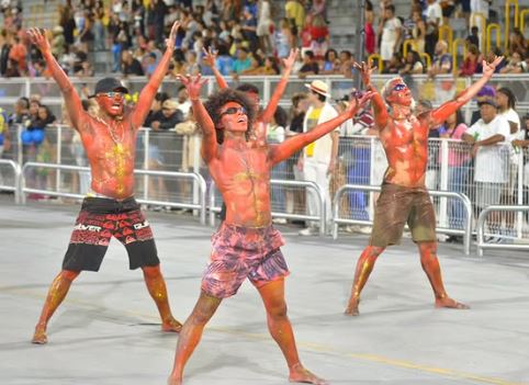 Acadêmicos do Tucuruvi com o enredo "Anti-Heroi Brasil". Foto: Reprodução/Felipe Araújo/Liga-SP