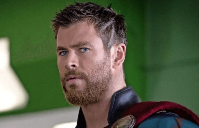 O ator Chris Hemsworth, famoso principalmente pelo papel de Thor no Universo Cinematográfico da Marvel, seria o personagem central. Ele vive o auge da carreira, aos 41 anos.  Reprodução: Flipar