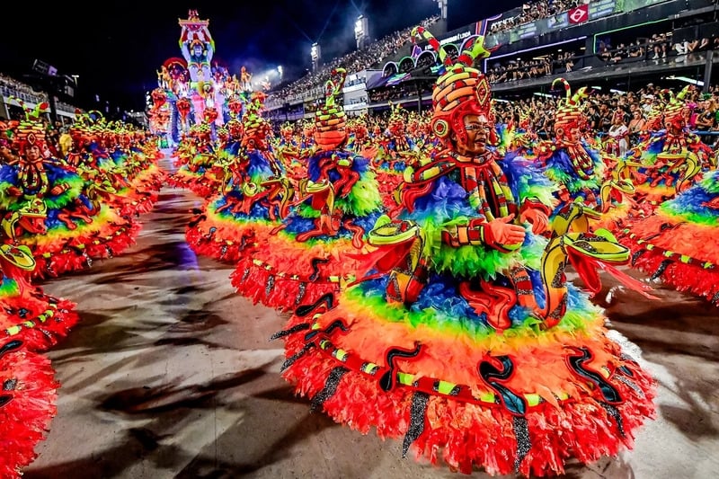 E a temporada também abrange fevereiro, com o apelo - irresistível para muitos - do carnaval, tanto no Rio de Janeiro como em estados do Nordeste onde a folia é efervescente: Bahia e Pernambuco.  Reprodução: Flipar