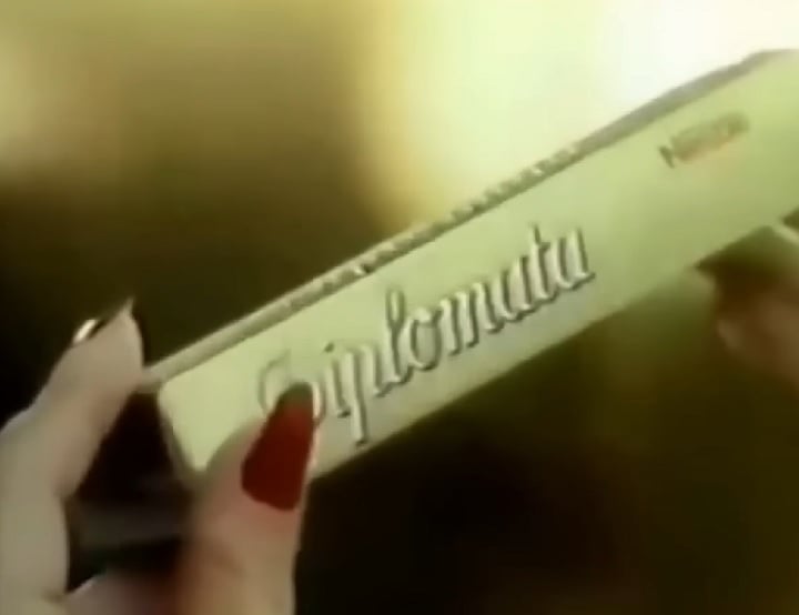 Bombom Diplomata, da Nestlé: Com recheio de mel e castanha de caju, esse chocolate fez muito sucesso nos anos 90. Hoje em dia, ele só existe na versão em barra. Reprodução: Flipar