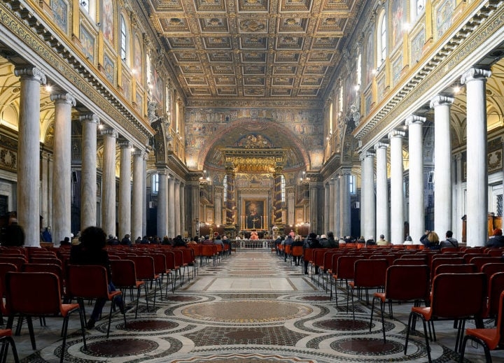 O Papa Francisco já externou o desejo de ser enterrado em uma caixão simples de madeira na basílica de Santa Maria Maggiore (foto), em Roma. A maioria dos pontífices foram sepultados sob a Basílica de São Pedro, no Vaticano.
 Reprodução: Flipar