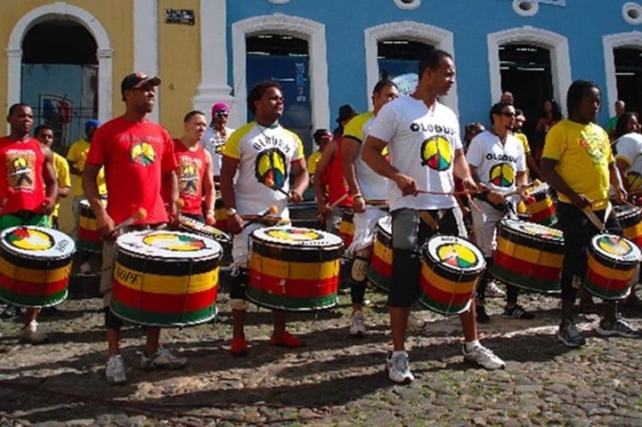 Na música, por exemplo, “Menino do Pelô”, da cantora Daniela Mercury, “Ladeira do Pelô”, da Banda Mel e “Protesto do Olodum”, do próprio Olodum, são algumas das mais lembradas. Reprodução: Flipar