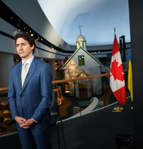 Ele também fez anotações no diário, inclusive sobre a intenção de matar o primeiro-ministro do Canadá, Justin Trudeau (foto).  Ryan entrou no carro, com três armas, munição, 12 coquetéis molotov, artigos de camping e um mapa. No caminho, porém, desistiu de matar o político e se entregou à polícia. Reprodução: Flipar