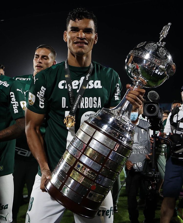 Danilo Barbosa é apresentado como reforço no Botafogo e se emociona ao  lembrar perda de filha: 'Quero voltar a jogar futebol com alegria' -  FogãoNET