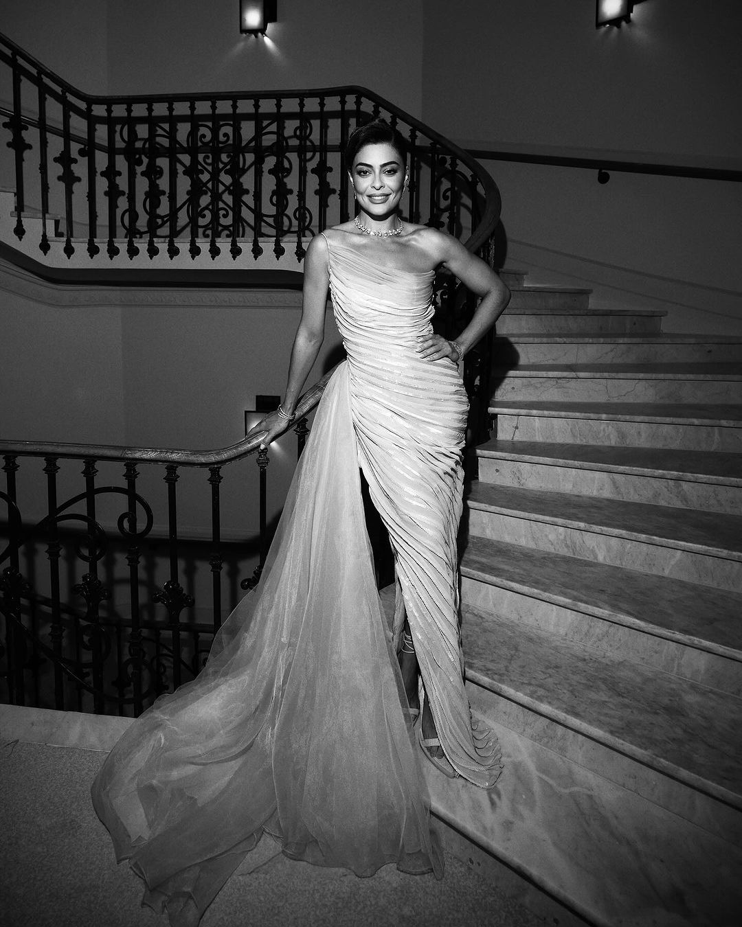 Juliana Paes surge com look majestoso em Cannes: 'Deusa' Reprodução