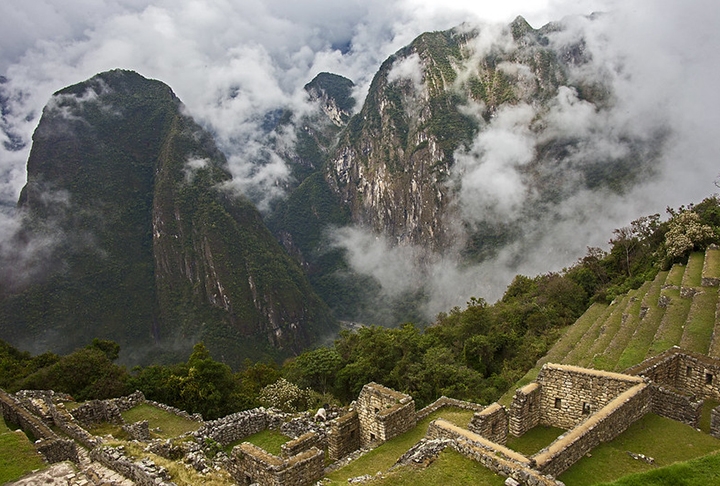 Apesar da colonização espanhola em 1531, a cidade de Machu Picchu não foi encontrada nesse período, sendo mantida no conhecimento apenas da população local. Ainda assim, grande parte da civilização inca que vivia em outros locais foi exterminada. Reprodução: Flipar