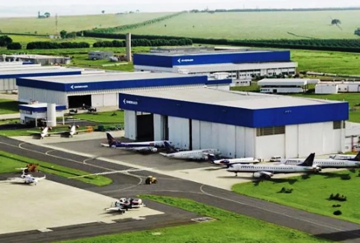 No pequeno município paulista localiza-se uma unidade de produção da Embraer, fabricante brasileira de aviões. A presença da empresa gera empregos e inovação na cidade. 

 Reprodução: Flipar