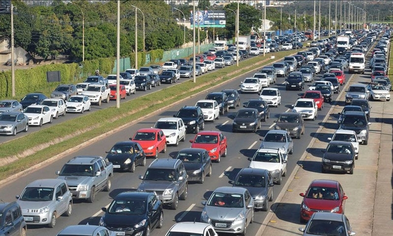 A leitura consagrada no STF é que o IPVA substituiu a TRU (Taxa Rodoviária Única). A mudança do texto constitucional derrubaria essa trava.