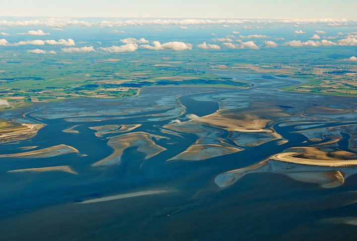 A cidade fica no litoral norte do país, no Mar de Wadden. Também chamado de Mar Frísio, ele tem o Mar do Norte de um lado, e as costas da Alemanha, Holanda e Dinamarca do outro.  Reprodução: Flipar