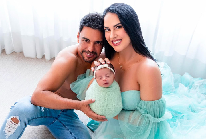 Zezé Di Camargo e Graciele Lacerda com Clara. Foto: Foto: Veruska Toledo