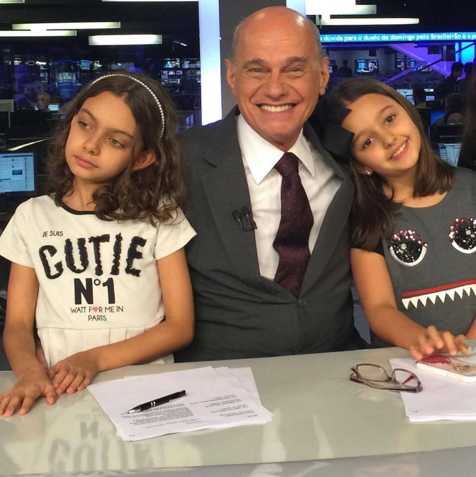 Ricardo Boechate duas de suas filhas. Foto: Reprodução / TV Band / Instagram