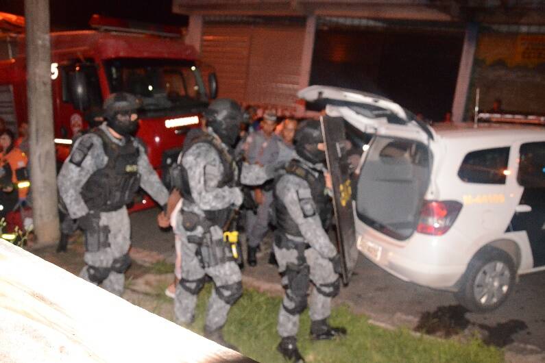 Ação do GATE libertou reféns em Guarulhos, na Grande São Paulo, no início da madrugada desta quarta-feira. Foto: Divulgação/Polícia Militar de São Paulo