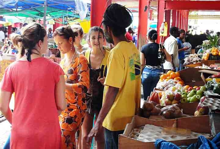 Com uma população que não chega a 100 mil habitantes, a nação africana está ao nordeste da vizinha Madagascar.
 Reprodução: Flipar