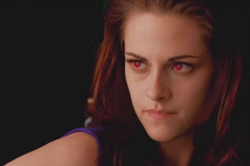 Isabella Swan: cercada por vampiros e lobisomens de Forks, a pálida Bella nos encanta com a certeza do seu amor por Edward Cullen nos best-sellers escritos por Stephenie Meyer, Crepúsculo.  Reprodução: Flipar