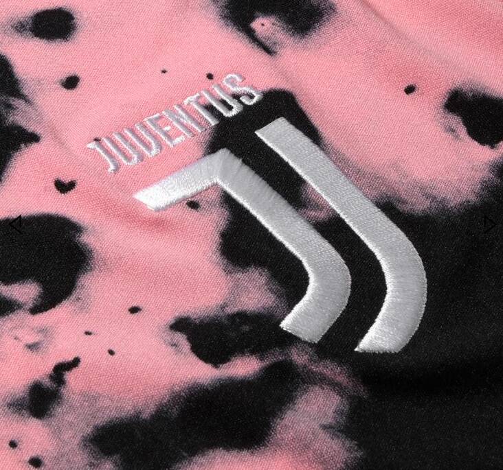 Logo da Juventus na camisa de treino. Foto: Reprodução