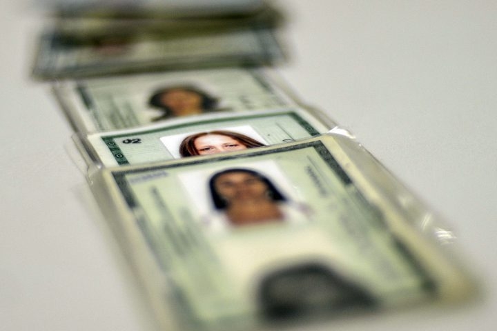 Antes da lei editada em 2022 a partir de uma Medida Provisória, trocar de nome ou sobrenome era tarefa burocrática, onerosa e por vezes malsucedida no Brasil. 
 Reprodução: Flipar