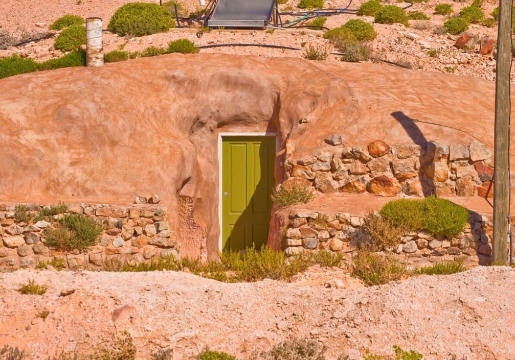 As construções subterrâneas foram uma forma de adaptação ao clima hostil do deserto australiano. 
 Reprodução: Flipar