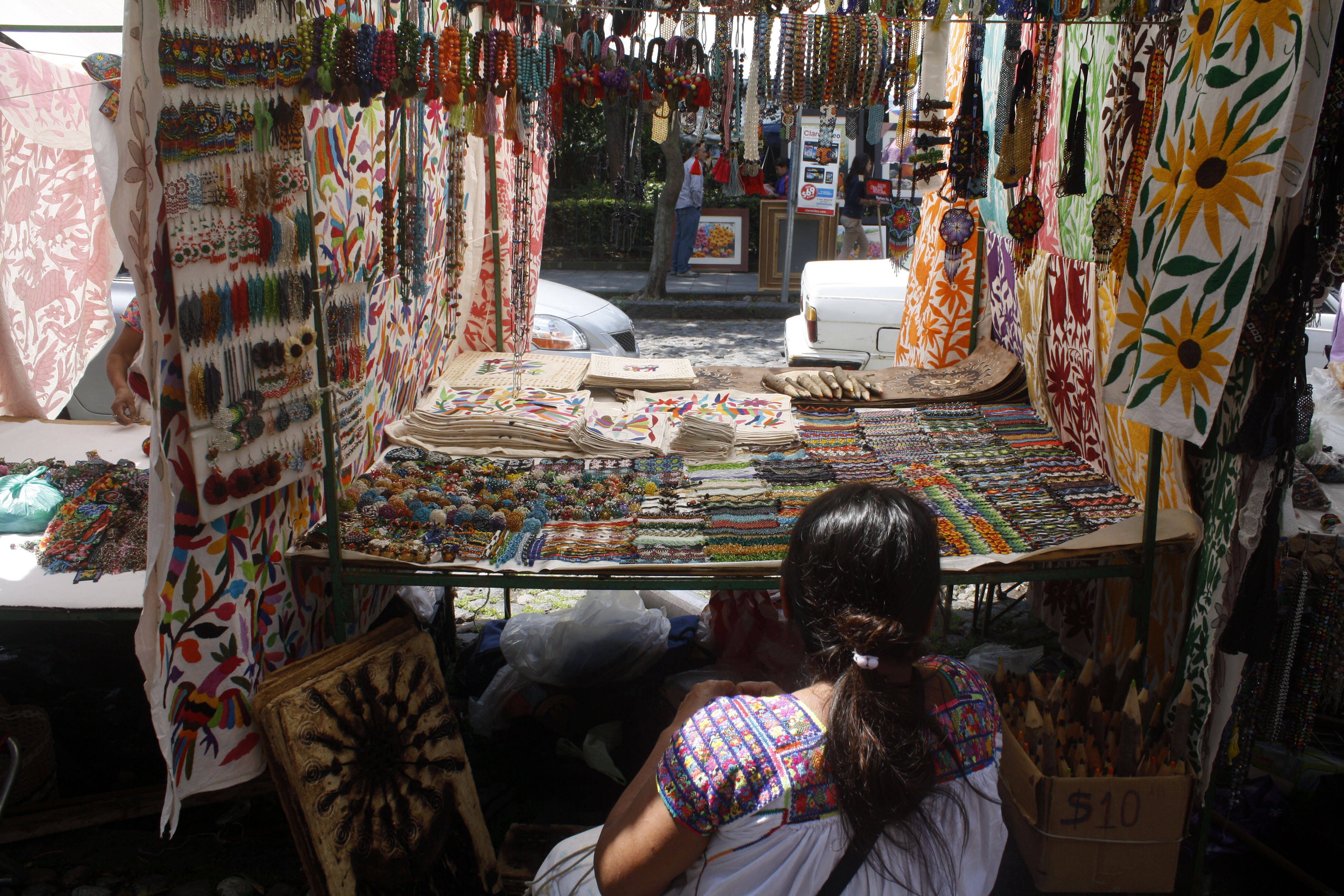 É no Bazar Del Sabado que você vai encontrar o maior número de barraquinhas com artesanato mexicano. Foto: Nina Ramos/iG