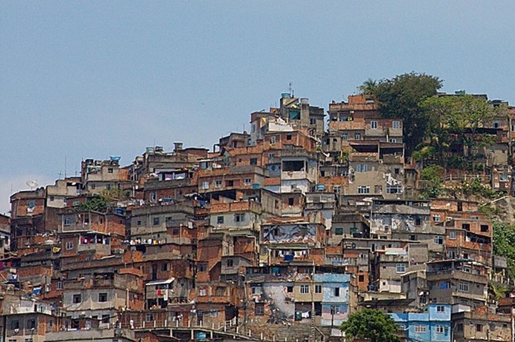O samba teve origem nas comunidades afro-brasileiras urbanas do Rio de Janeiro e se difundiu por todo o Brasil a partir do início do século XX. Reprodução: Flipar