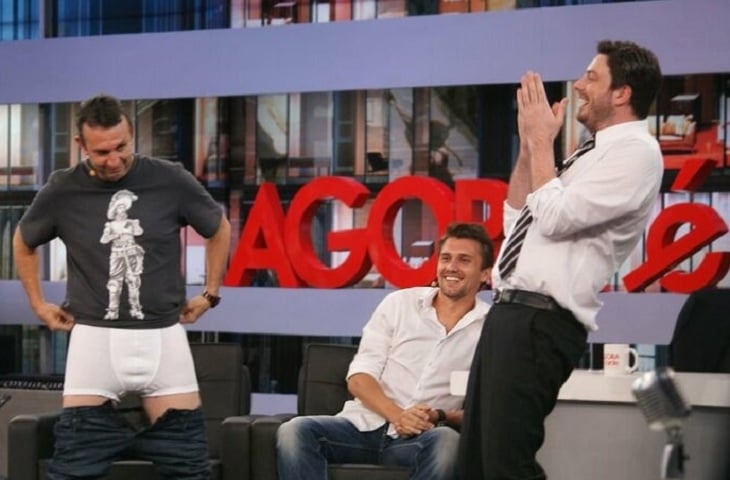 Em 2012, após a conquista da Libertadores pelo Corinthians, Neto ficou só de cueca no programa Agora é Tarde, na época apresentado por Danilo Gentili. Reprodução: Flipar