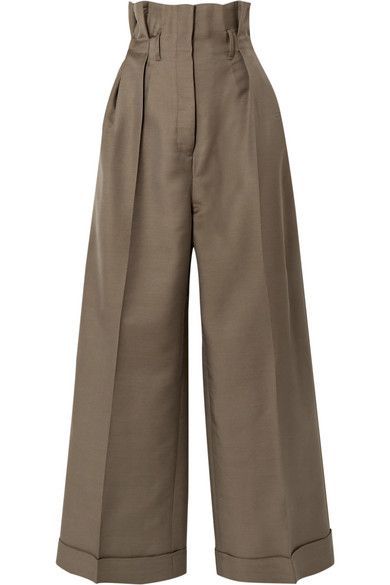 A calça pantalona é mais larga nas pernas e oferece uma aparência confortável e depojada. Foto: Reprodução/Pinteres - 19.12.2022