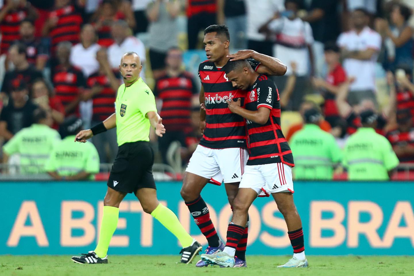 Flamengo x Corinthians Fotos: Gilvan de Souza e Marcelo Cortes/ CRF