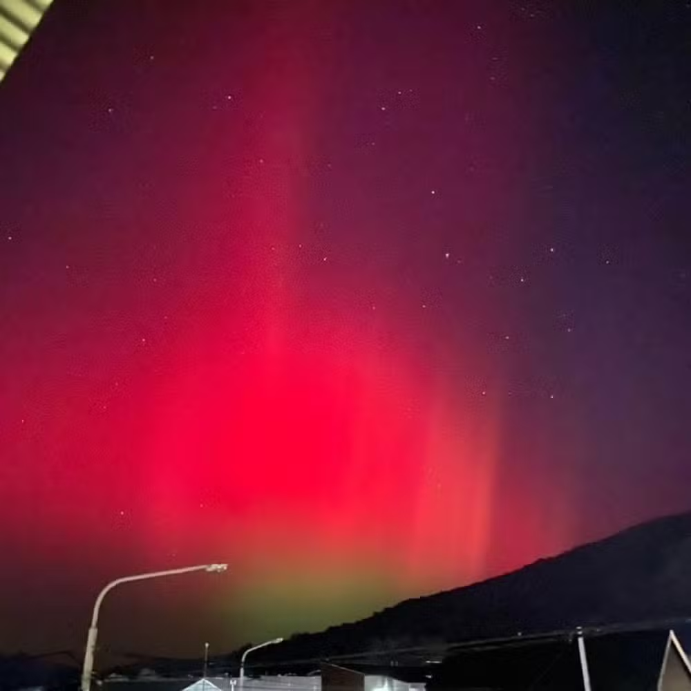 Aurora austral vista do Ushuaia, no sul da Argentina Servicio Meteorológico Nacional/X