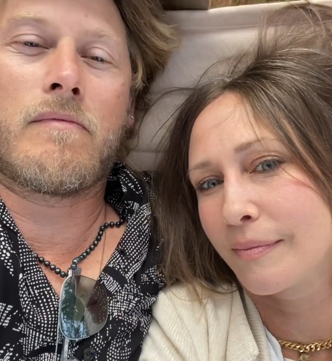 Vera Farmiga é casada com o músico Renn Hawkey desde 2008 e tem dois filhos. Ela continua a trabalhar no cinema, TV e teatro, e é um dos nomes mais respeitados de Hollywood. Vamos relembrar alguns trabalhos da atriz. Reprodução: Flipar