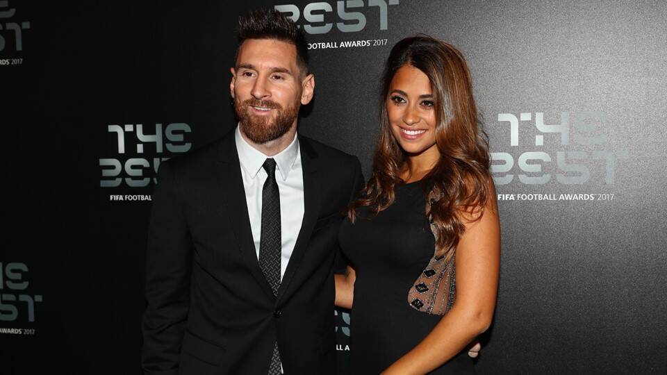 Messi e sua esposa Antonella no tapete verde do prêmio The Best. Foto: Divulgação/Fifa