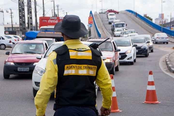 Por outro lado, a plataforma fez um levantamento dos estados brasileiros com os motoristas menos grosseiros. Entre eles, estão Santa Catarina (13,4%), Rio Grande do Sul (12,6%) e Minas Gerais (10,8%). Paraná (10,8%) e Distrito Federal (9%). Reprodução: Flipar