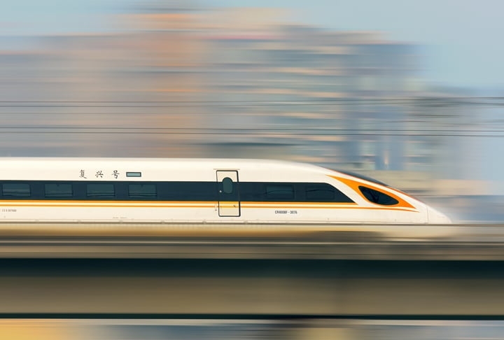 Veja agora uma lista com curiosidades sobre os cinco trens mais rápidos do mundo e os planos do Brasil para introduzir a tecnologia por aqui!