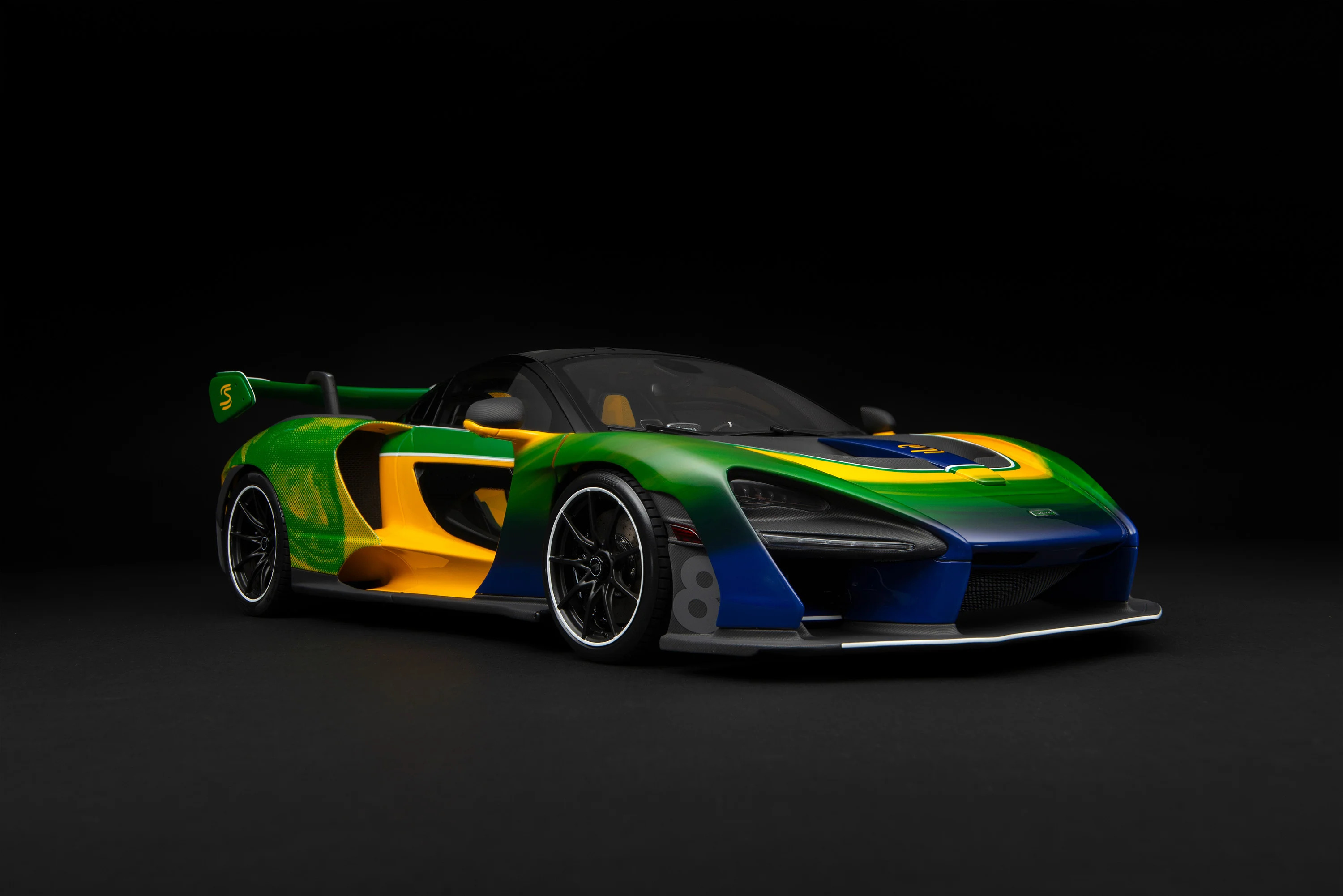 McLaren Senna com pintura Senna sempre em miniatura 1:8 Divulgação/Amalgam Collection 