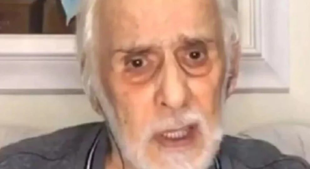 O ator vivia em um apartamento na zona de sul de São Paulo com a irmã, Grácia Cuoco, de 86 anos, e contava com o auxílio de cuidadores para poder fazer atividades básicas, como levantar da cama e tomar banho.
 Reprodução: Flipar