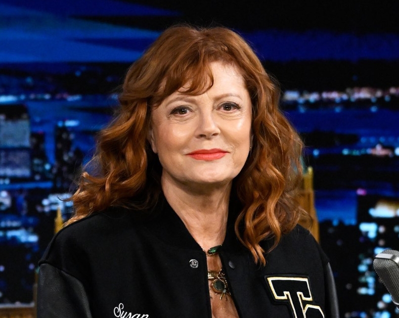 A atriz americana Susan Sarandon estreou em setembro de 2025 no teatro britânico, protagonizando Mary Page Marlowe no Old Vic, em Londres. A crítica elogiou sua atuação intensa e comovente, marcando seu retorno aos palcos após anos no cinema e na TV. Reprodução: Flipar