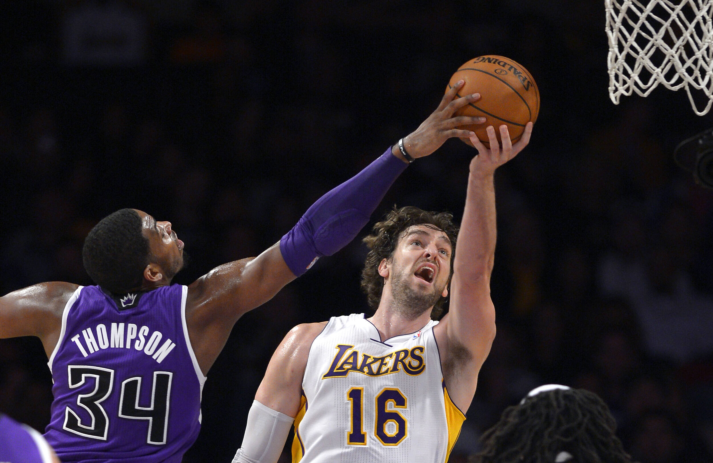 Pau Gasol em ação pelo Lakers diante do Kings na NBA. Foto: Mark J. Terrill/AP