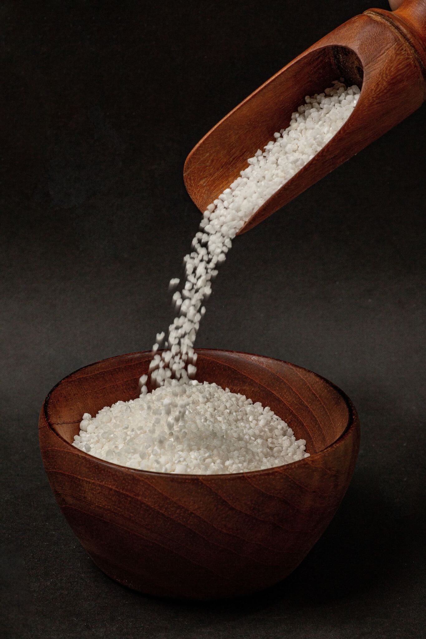 5. Goma de tapioca A goma de tapioca é muito versátil, pode ser utilizada no preparo de diversas receitas e ainda substitui o trigo ao criar texturas para pães e bolos. Além disso, ajuda a repor a energia, visto que é fonte de carboidratos rápidos, é livre de gordura saturada e tem baixo teor calórico. Reprodução: EdiCase