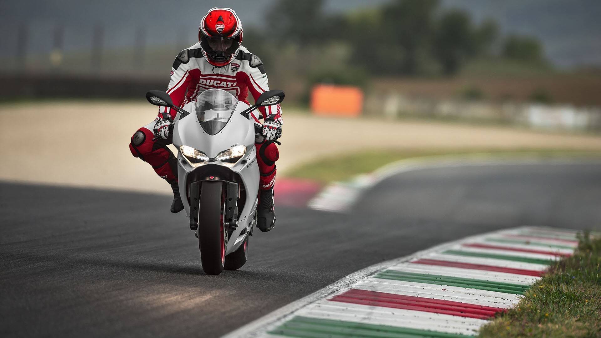 Ducati Panigale V4 bate recorde de preço em leilão na Itália