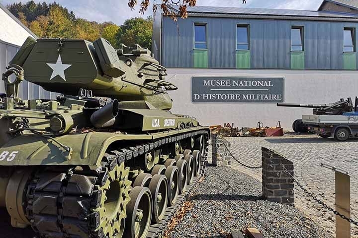 Museu Nacional de História Militar: Esse é um destino imperdível para os apaixonados por história, especialmente militar. O museu conta a rica história militar do país, desde as eras medievais até os conflitos mundiais do século 20. Reprodução: Flipar